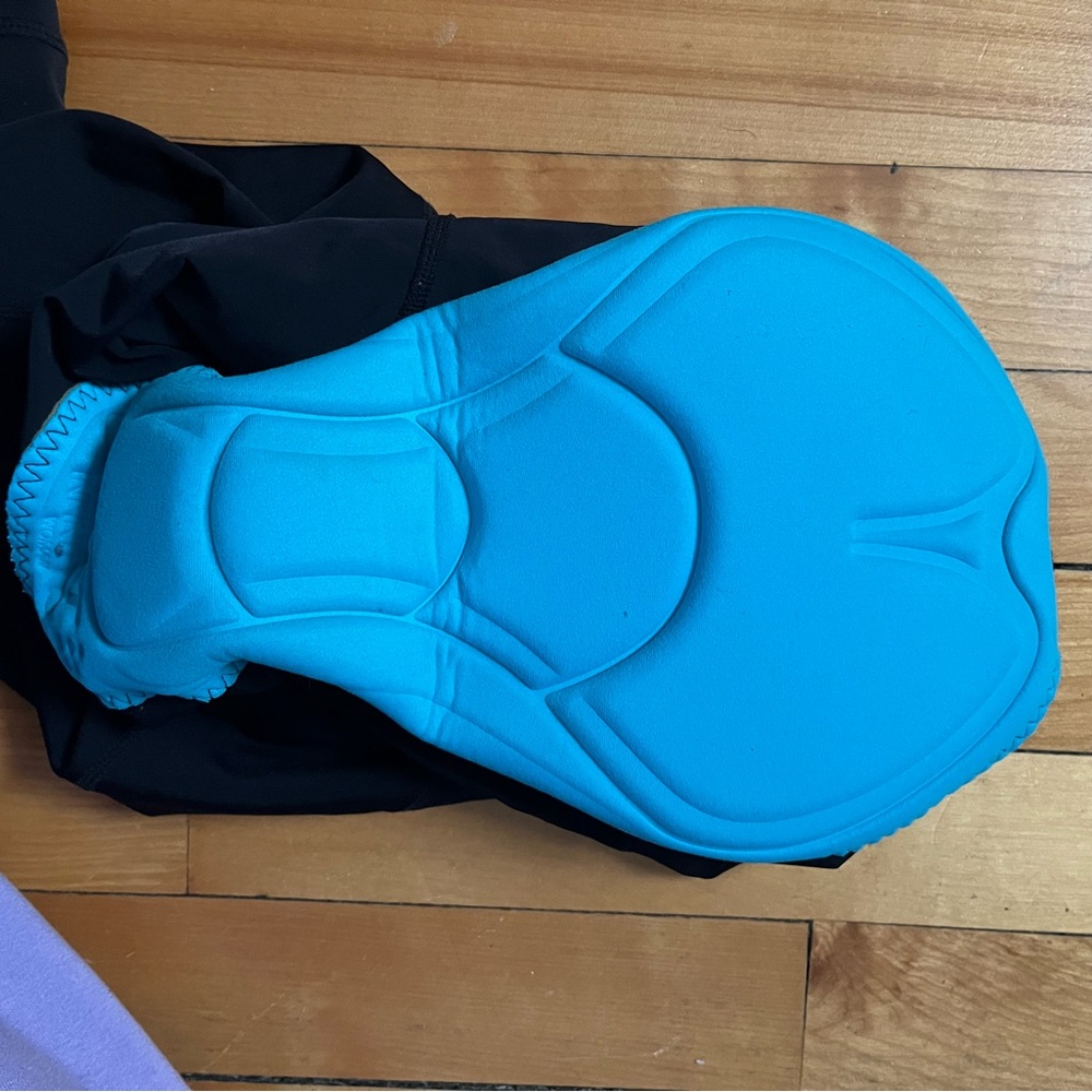 Padded Cycling Capris - Picture 3 of 3